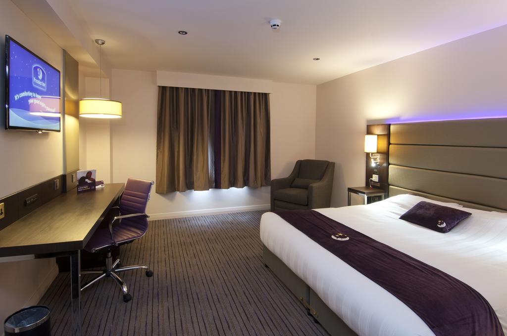Premier Inn London Elstree / 보어햄우드 외부 사진