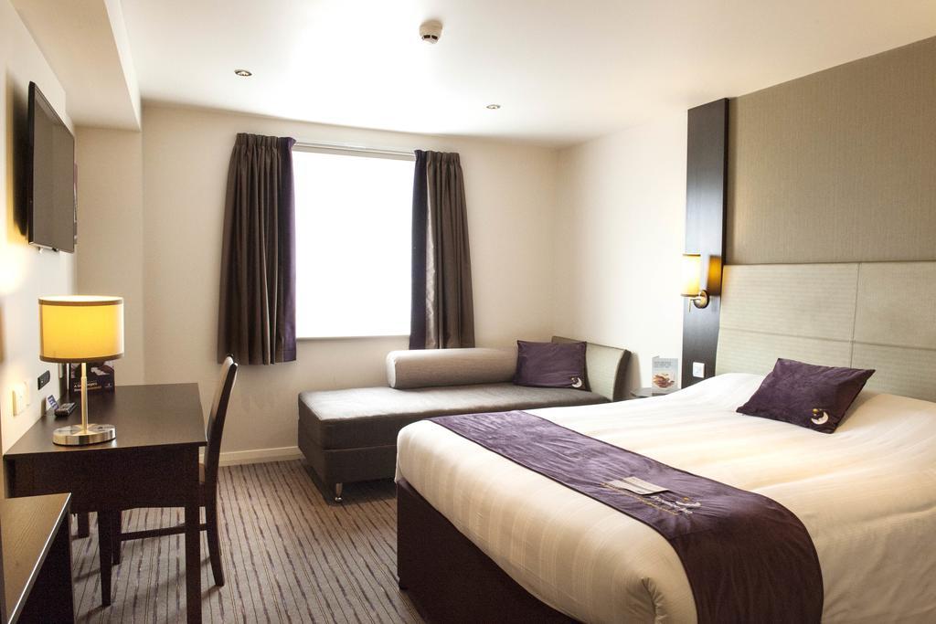 Premier Inn London Elstree / 보어햄우드 외부 사진