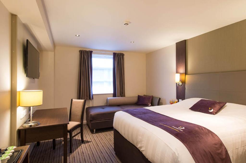 Premier Inn London Elstree / 보어햄우드 외부 사진
