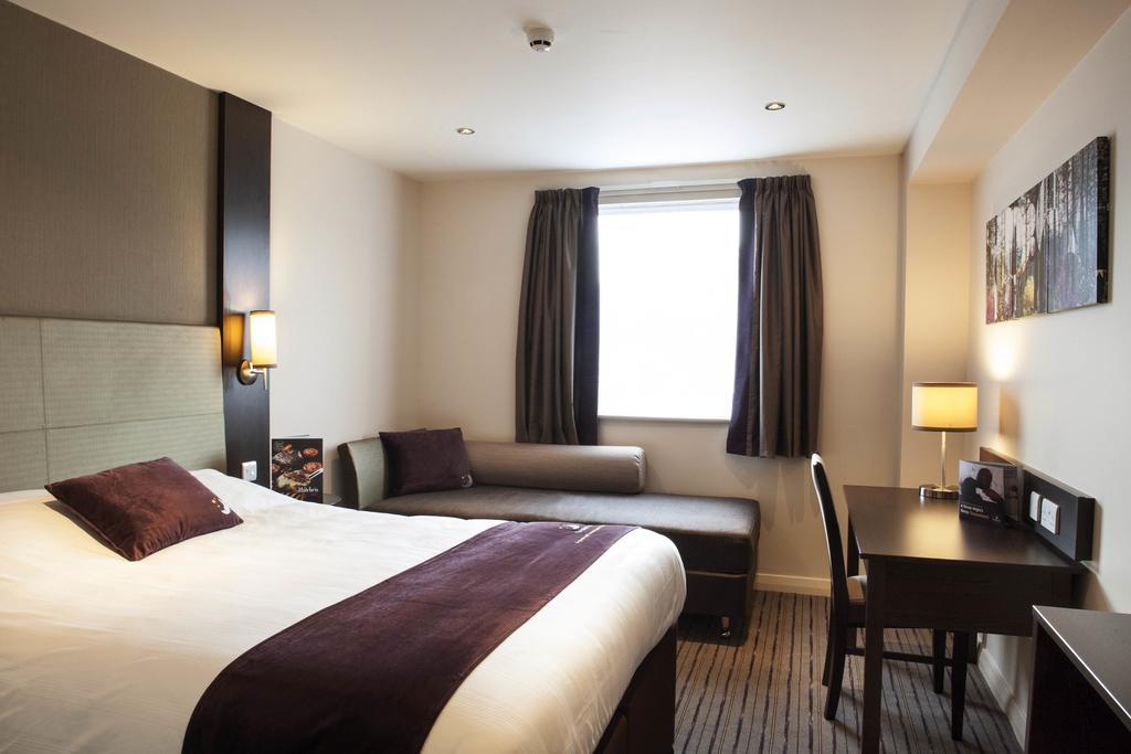 Premier Inn London Elstree / 보어햄우드 객실 사진